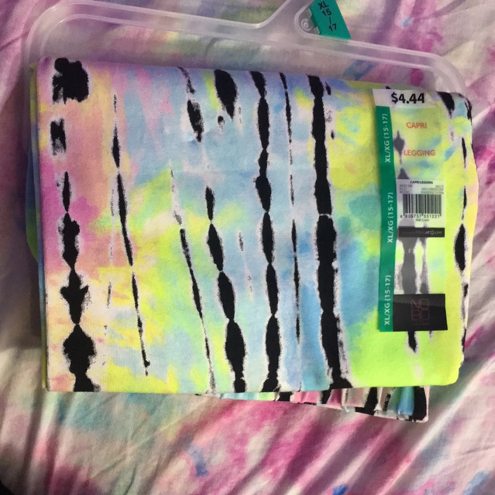 Neon tie dye capri leggings
